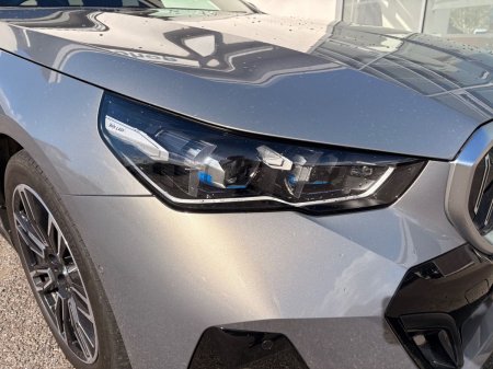 2024 BMW 5-Series - photo 8