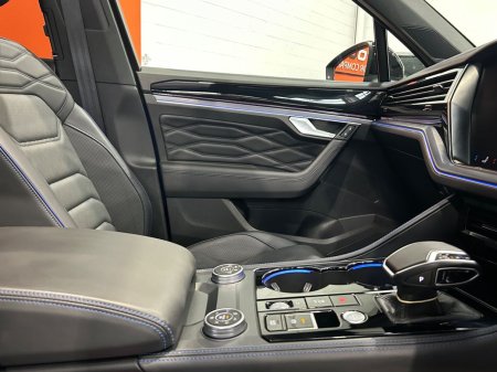 2025 Volkswagen Touareg - photo 12