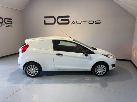 2016 Ford Fiesta - photo 2