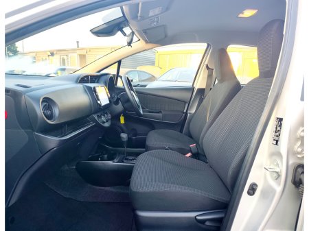 2019 Toyota Vitz - photo 14