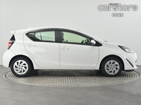 2021 Toyota Aqua - photo 2