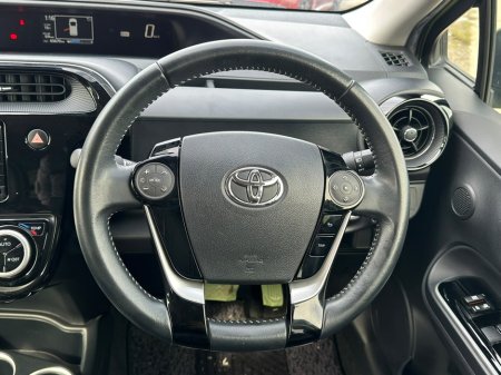 2017 Toyota Aqua - photo 17