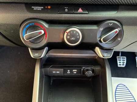 2020 Kia Rio - photo 21