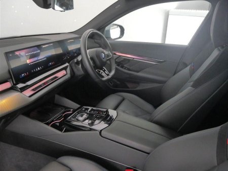 2026 BMW 5-Series - photo 7