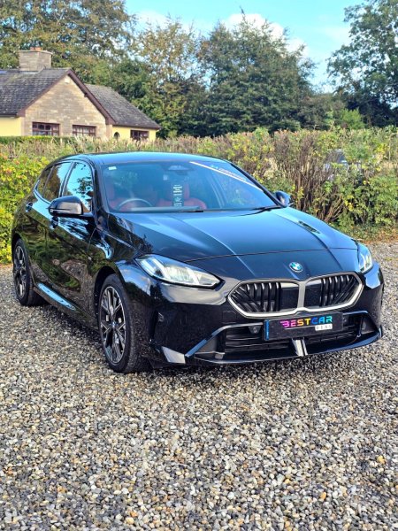 2025 BMW 1-Series - photo 2