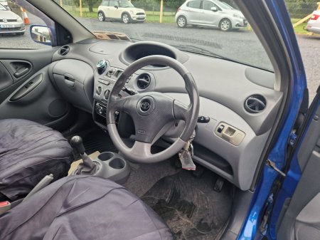 2002 Toyota Yaris - photo 5