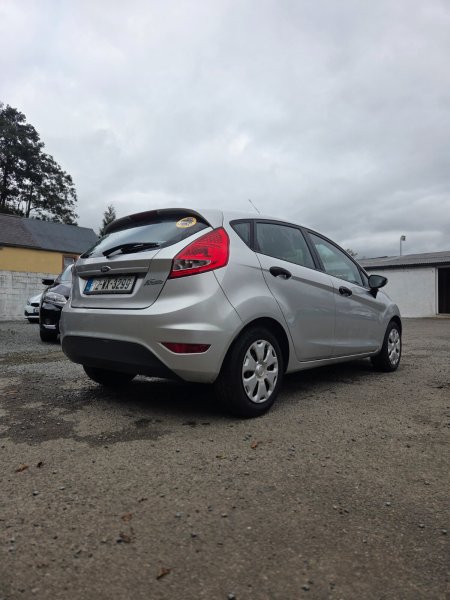 2012 Ford Fiesta - photo 4