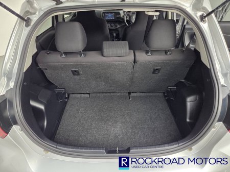 2018 Toyota Vitz - photo 11