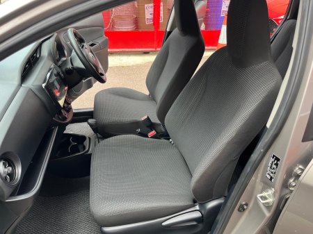 2019 Toyota Vitz - photo 21