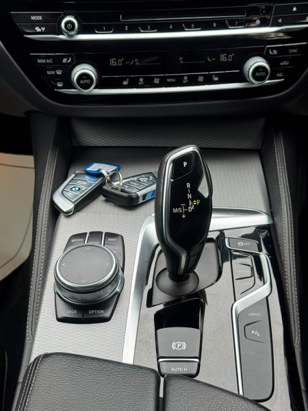 2017 BMW 5-Series - photo 31