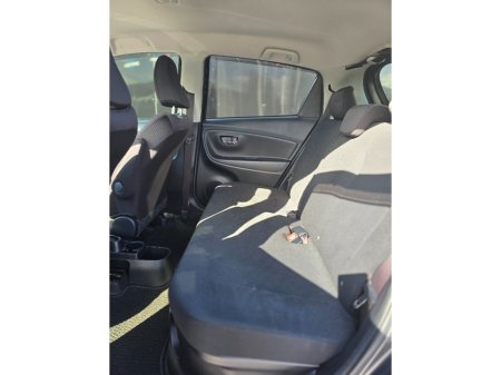 2019 Toyota Vitz - photo 11