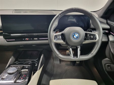 2024 BMW 5-Series - photo 5