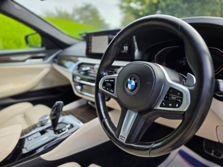 2022 BMW 5-Series - photo 17