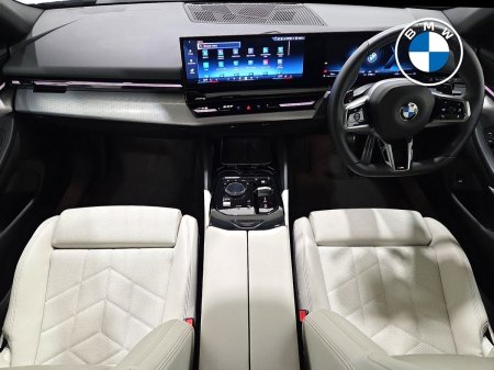 2024 BMW 5-Series - photo 4