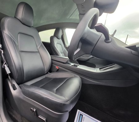 2024 Tesla Model Y - photo 8