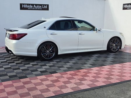 2015 Toyota Crown - photo 9
