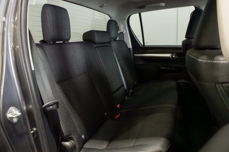2025 Toyota Hilux - photo 11