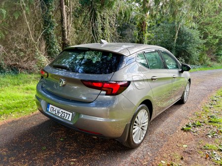 2017 Vauxhall Astra - photo 3