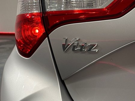 2019 Toyota Vitz - photo 10