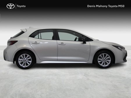 2027 Toyota Corolla - photo 3