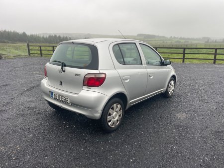 2002 Toyota Yaris - photo 3