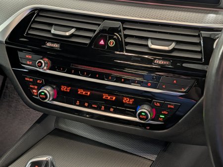 2020 BMW 5-Series - photo 23