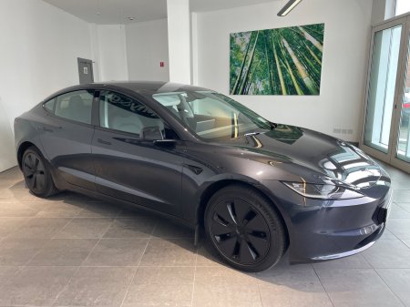 2025 Tesla Model 3 - photo 5