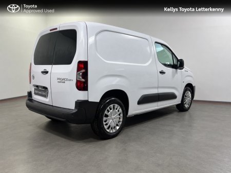 2025 Toyota Proace City - photo 2