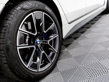 2025 BMW i4 - photo 23