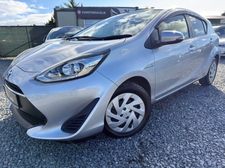 2017 Toyota Aqua - photo 2