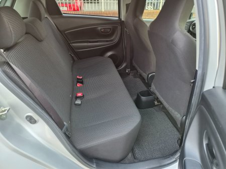 2019 Toyota Vitz - photo 13