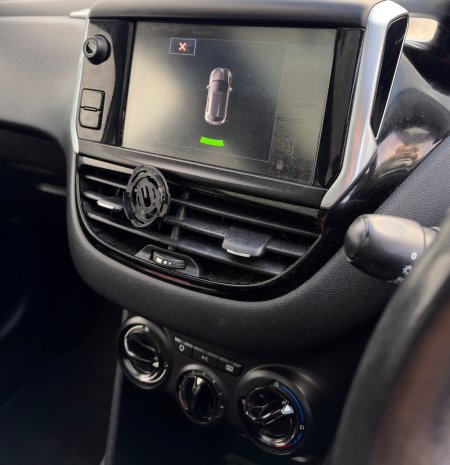 2015 Peugeot 208 - photo 11