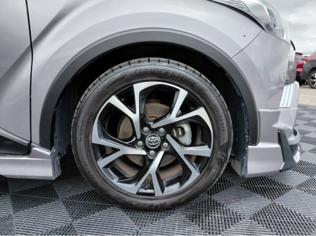 2017 Toyota C-HR - photo 2