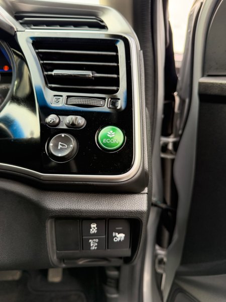 2015 Honda Grace - photo 11