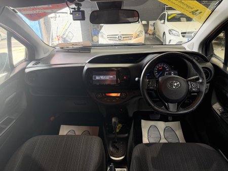 2017 Toyota Vitz - photo 21