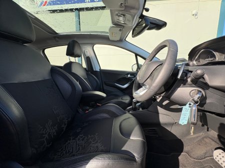 2015 Peugeot 208 - photo 5