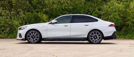 2024 BMW 5-Series - photo 3