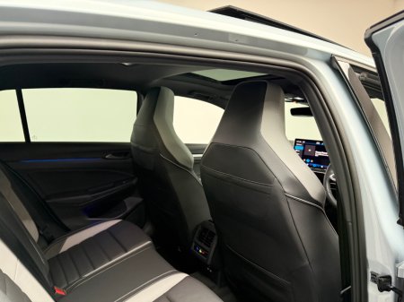 2025 Volkswagen Golf - photo 14