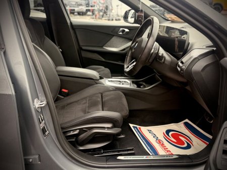 2025 BMW 1-Series - photo 31