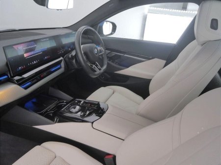 2024 BMW 5-Series - photo 7