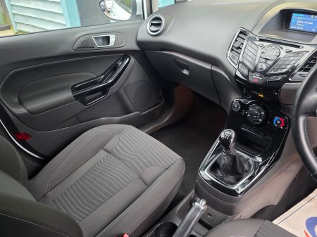 2016 Ford Fiesta - photo 16