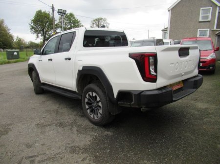 2026 Toyota Hilux - photo 3