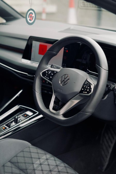 2024 Volkswagen Golf - photo 10
