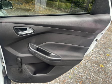 2017 Ford Focus - photo 19