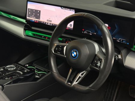 2025 BMW 5-Series - photo 9