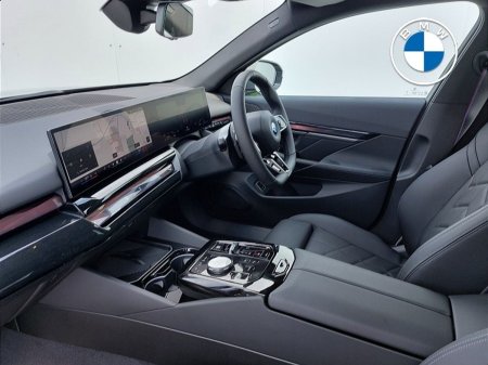 2026 BMW 5-Series - photo 7