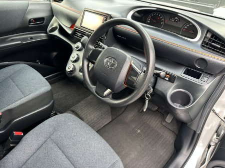 2017 Toyota Sienta - photo 17