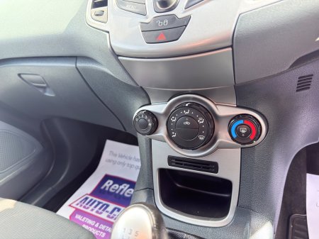 2010 Ford Fiesta - photo 16