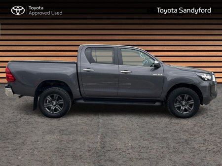 2023 Toyota Hilux - photo 3