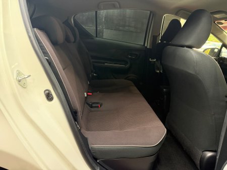 2015 Toyota Aqua - photo 28
